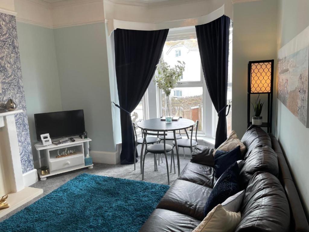 Seaview Apartment With Parking เอกซ์มัธ ภายนอก รูปภาพ